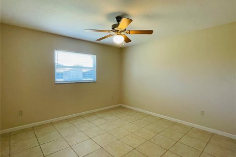 House in Port Charlotte, Florida 3 bedrooms, 111.3 sq.m. № 2143086 - photo 6