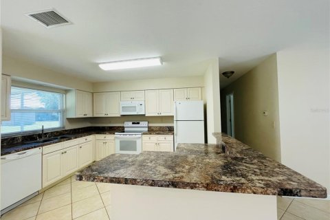 House in Port Charlotte, Florida 3 bedrooms, 111.3 sq.m. № 2143086 - photo 5