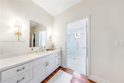House in South Miami, Florida 3 bedrooms, 151.43 sq.m. № 2015959 - photo 7