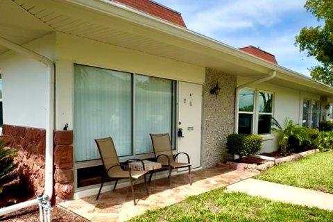 Copropriété à louer à Holiday, Floride: 2 chambres, 76.64 m2 № 2399396 - photo 2