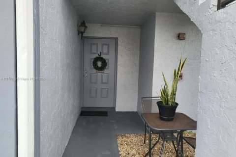 Condominio en alquiler en Homestead, Florida, 2 dormitorios, 80.17 m2 № 1970920 - foto 2