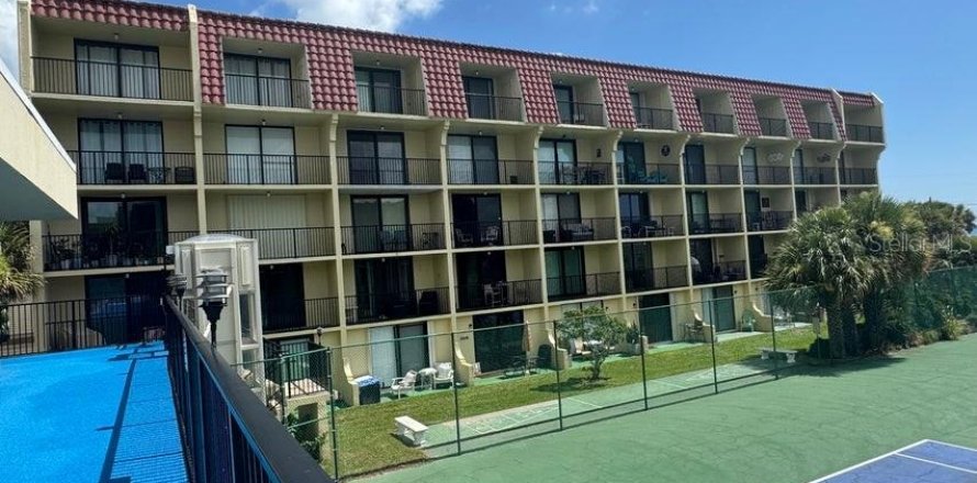 Condo in Daytona Beach, Florida, 1 bedroom № 2211438