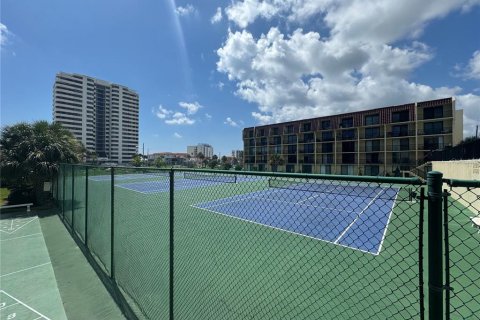 Condo in Daytona Beach, Florida, 1 bedroom № 2211438 - photo 13