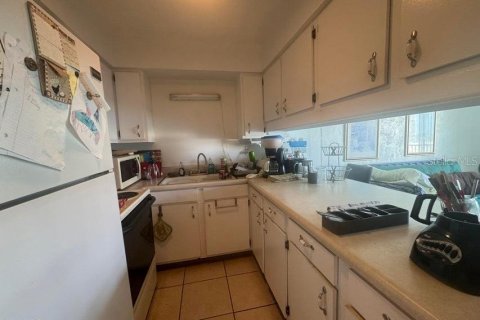 Condo in Daytona Beach, Florida, 1 bedroom № 2211438 - photo 5