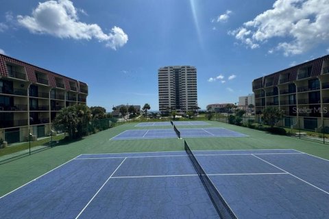 Condo in Daytona Beach, Florida, 1 bedroom № 2211438 - photo 12