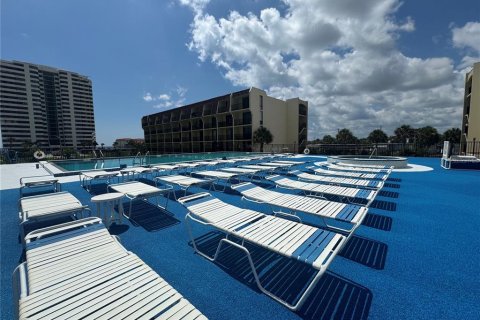 Condo in Daytona Beach, Florida, 1 bedroom № 2211438 - photo 11