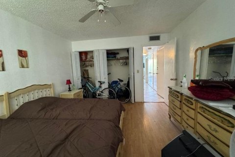 Condo in Daytona Beach, Florida, 1 bedroom № 2211438 - photo 7