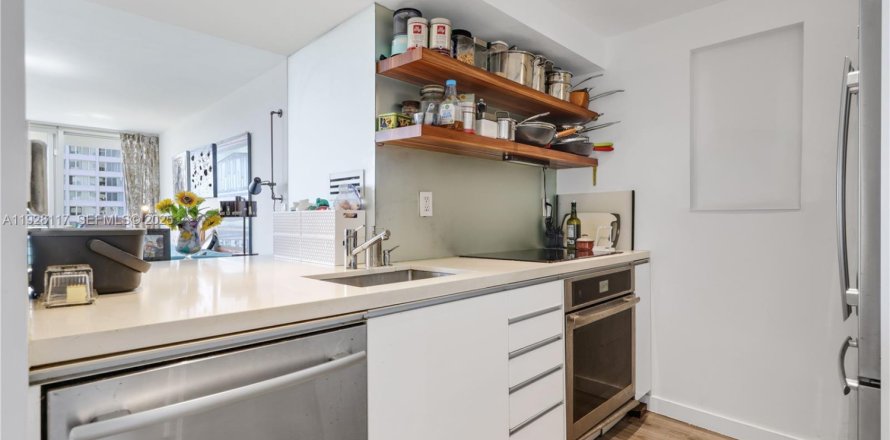 Кондоминиум с 1 спальней в Майами-Бич, Флорида № 1988281