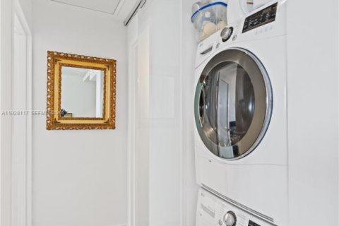 Купить кондоминиум в Майами-Бич, Флорида 1 спальня, 91.97м2, № 1988281 - фото 23