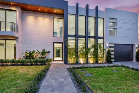Купить виллу или дом в Майами, Флорида 5 спален, 361.58м2, № 2043601 - фото 9