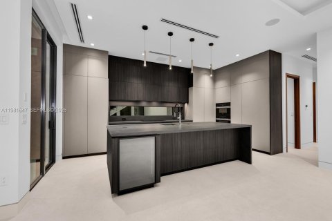 Купить виллу или дом в Майами, Флорида 5 спален, 361.58м2, № 2043601 - фото 22