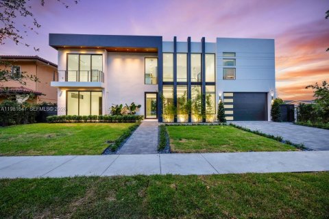 Купить виллу или дом в Майами, Флорида 5 спален, 361.58м2, № 2043601 - фото 6