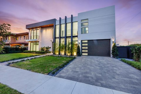 Купить виллу или дом в Майами, Флорида 5 спален, 361.58м2, № 2043601 - фото 10