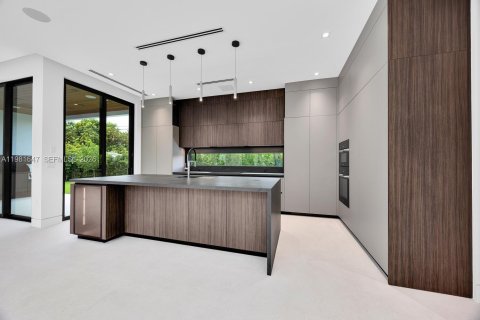 Купить виллу или дом в Майами, Флорида 5 спален, 361.58м2, № 2043601 - фото 25