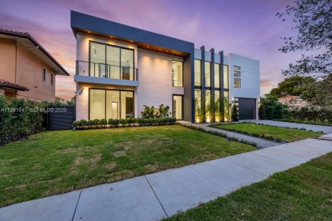 Купить виллу или дом в Майами, Флорида 5 спален, 361.58м2, № 2043601 - фото 7