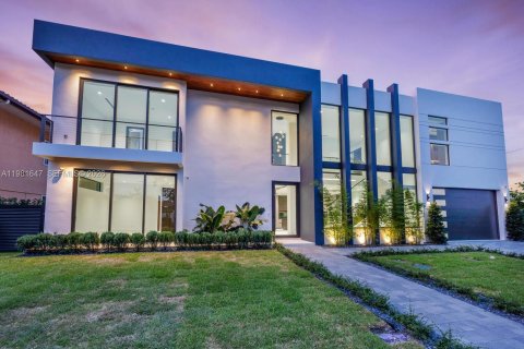 Купить виллу или дом в Майами, Флорида 5 спален, 361.58м2, № 2043601 - фото 8