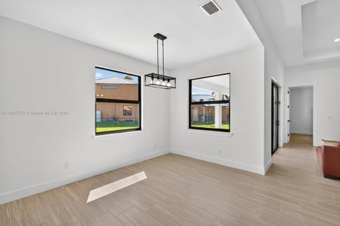 Villa ou maison à vendre à Cape Coral, Floride: 4 chambres № 1949642 - photo 13