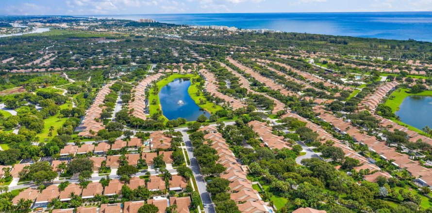 Villa ou maison à Jupiter, Floride 3 chambres, 175.49 m2 № 962350
