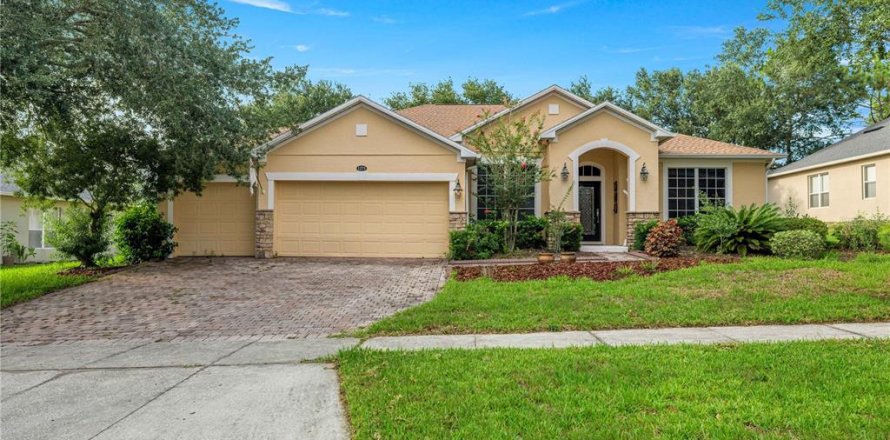House in Clermont, Florida 4 bedrooms, 246.66 sq.m. № 2230855