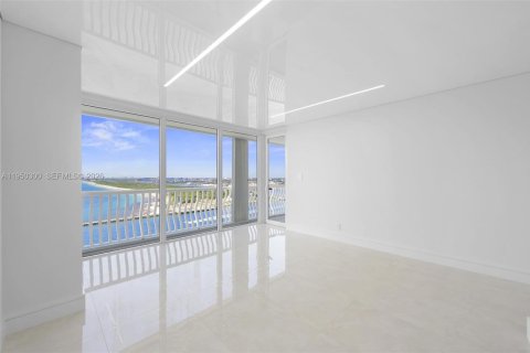 Condo in Fort Lauderdale, Florida, 2 bedrooms  № 2153076 - photo 18