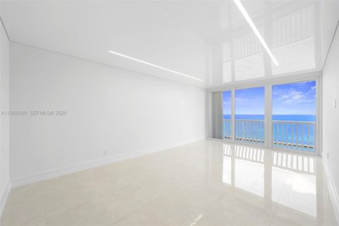 Condo in Fort Lauderdale, Florida, 2 bedrooms  № 2153076 - photo 19