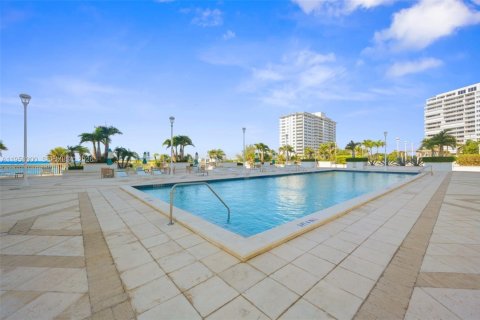 Condo in Fort Lauderdale, Florida, 2 bedrooms  № 2153076 - photo 27