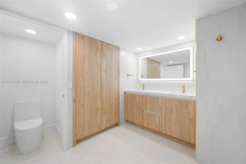 Condo in Fort Lauderdale, Florida, 2 bedrooms  № 2153076 - photo 16