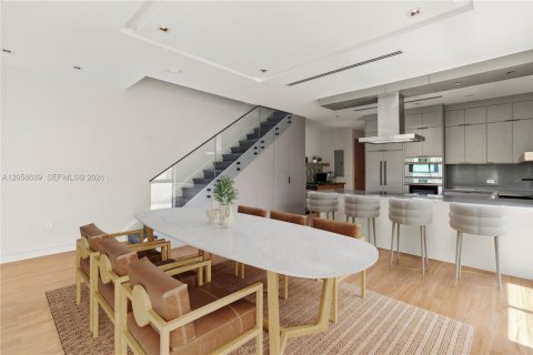 Condo in Miami, Florida, 4 bedrooms  № 2169125 - photo 8