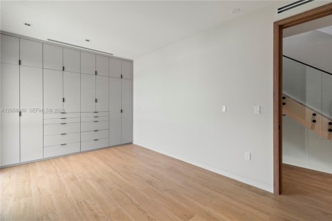 Condo in Miami, Florida, 4 bedrooms  № 2169125 - photo 24