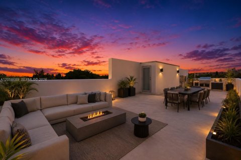 Condo in Miami, Florida, 4 bedrooms  № 2169125 - photo 4