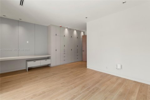 Condo in Miami, Florida, 4 bedrooms  № 2169125 - photo 19