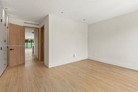 Condo in Miami, Florida, 4 bedrooms  № 2169125 - photo 18