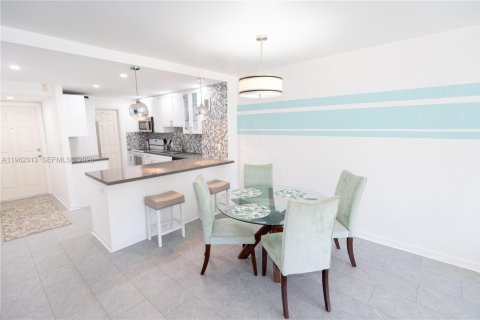 Copropriété à louer à Hillsboro Beach, Floride: 2 chambres, 107.21 m2 № 2023849 - photo 8