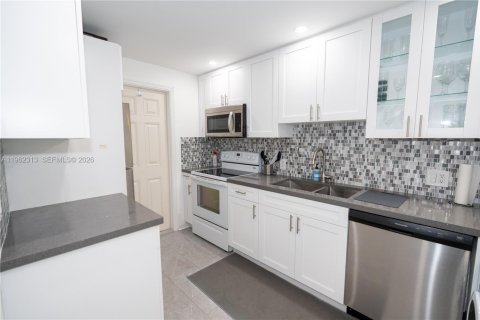 Copropriété à louer à Hillsboro Beach, Floride: 2 chambres, 107.21 m2 № 2023849 - photo 12