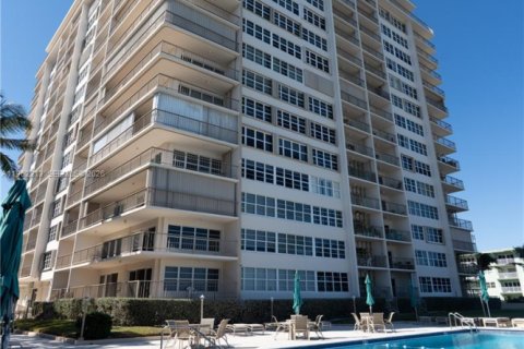 Copropriété à louer à Hillsboro Beach, Floride: 2 chambres, 107.21 m2 № 2023849 - photo 5