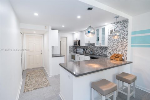 Copropriété à louer à Hillsboro Beach, Floride: 2 chambres, 107.21 m2 № 2023849 - photo 9