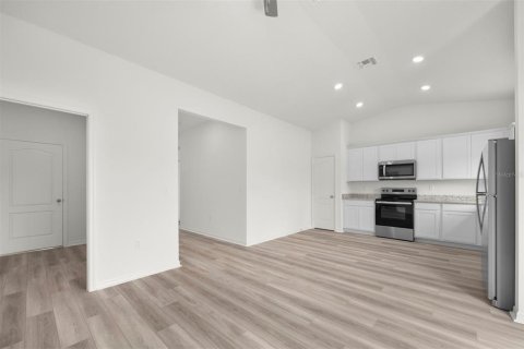 House in Astatula, Florida 3 bedrooms, 112.04 sq.m. № 1873028 - photo 6