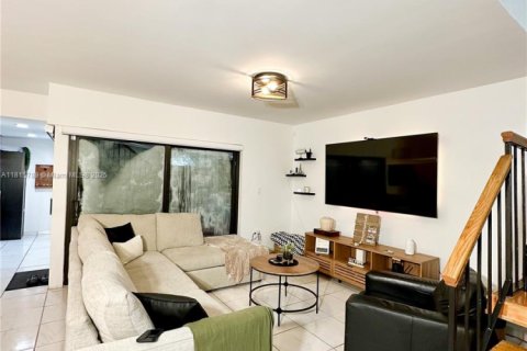 Adosado en venta en Miami, Florida, 2 dormitorios, 127.74 m2 № 1962877 - foto 4