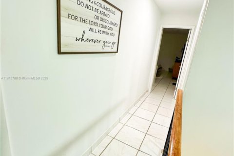Adosado en venta en Miami, Florida, 2 dormitorios, 127.74 m2 № 1962877 - foto 10