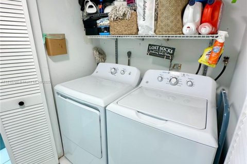 Adosado en venta en Miami, Florida, 2 dormitorios, 127.74 m2 № 1962877 - foto 8