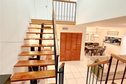 Adosado en venta en Miami, Florida, 2 dormitorios, 127.74 m2 № 1962877 - foto 1