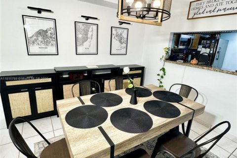 Adosado en venta en Miami, Florida, 2 dormitorios, 127.74 m2 № 1962877 - foto 5