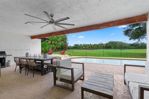 House in Plantation, Florida 4 bedrooms, 260.22 sq.m. № 1431739 - photo 23
