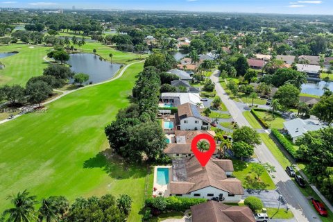 House in Plantation, Florida 4 bedrooms, 260.22 sq.m. № 1431739 - photo 30