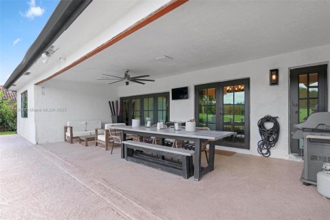House in Plantation, Florida 4 bedrooms, 260.22 sq.m. № 1431739 - photo 25