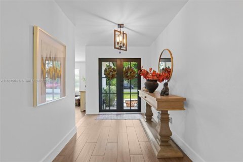 House in Plantation, Florida 4 bedrooms, 260.22 sq.m. № 1431739 - photo 4