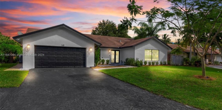 House in Plantation, Florida 4 bedrooms, 260.22 sq.m. № 1431739