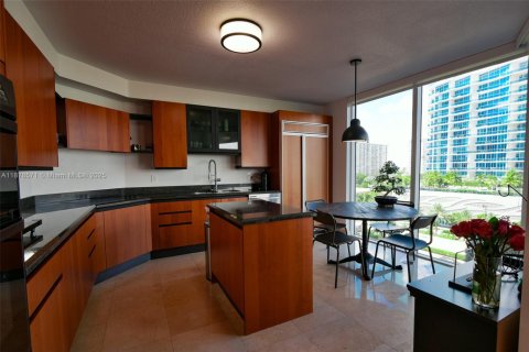 Купить кондоминиум в Санни-Айлс-Бич, Флорида 2 спальни, 147.71м2, № 1928984 - фото 13