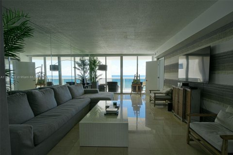 Купить кондоминиум в Санни-Айлс-Бич, Флорида 2 спальни, 147.71м2, № 1928984 - фото 17