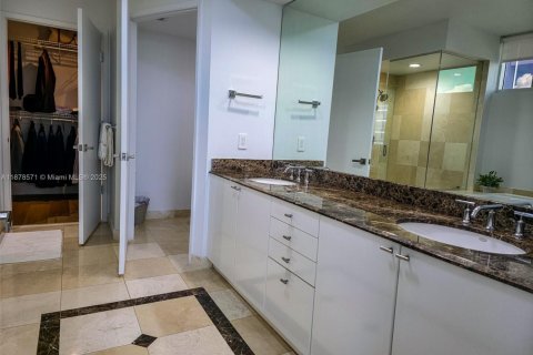 Купить кондоминиум в Санни-Айлс-Бич, Флорида 2 спальни, 147.71м2, № 1928984 - фото 28